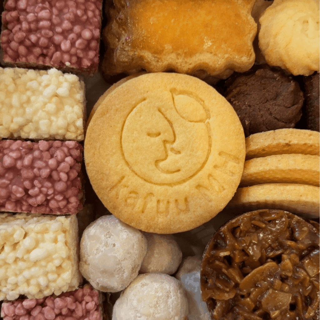 ロゴマークがついたクッキーたち